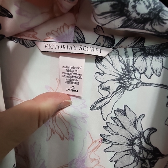 Victoria's Secret pink floral Kimono top.sz L. Belted. - Picture 2 of 5
